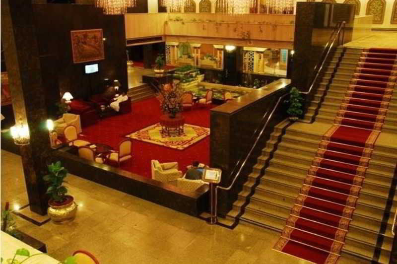 Отель Dhahran International Экстерьер фото
