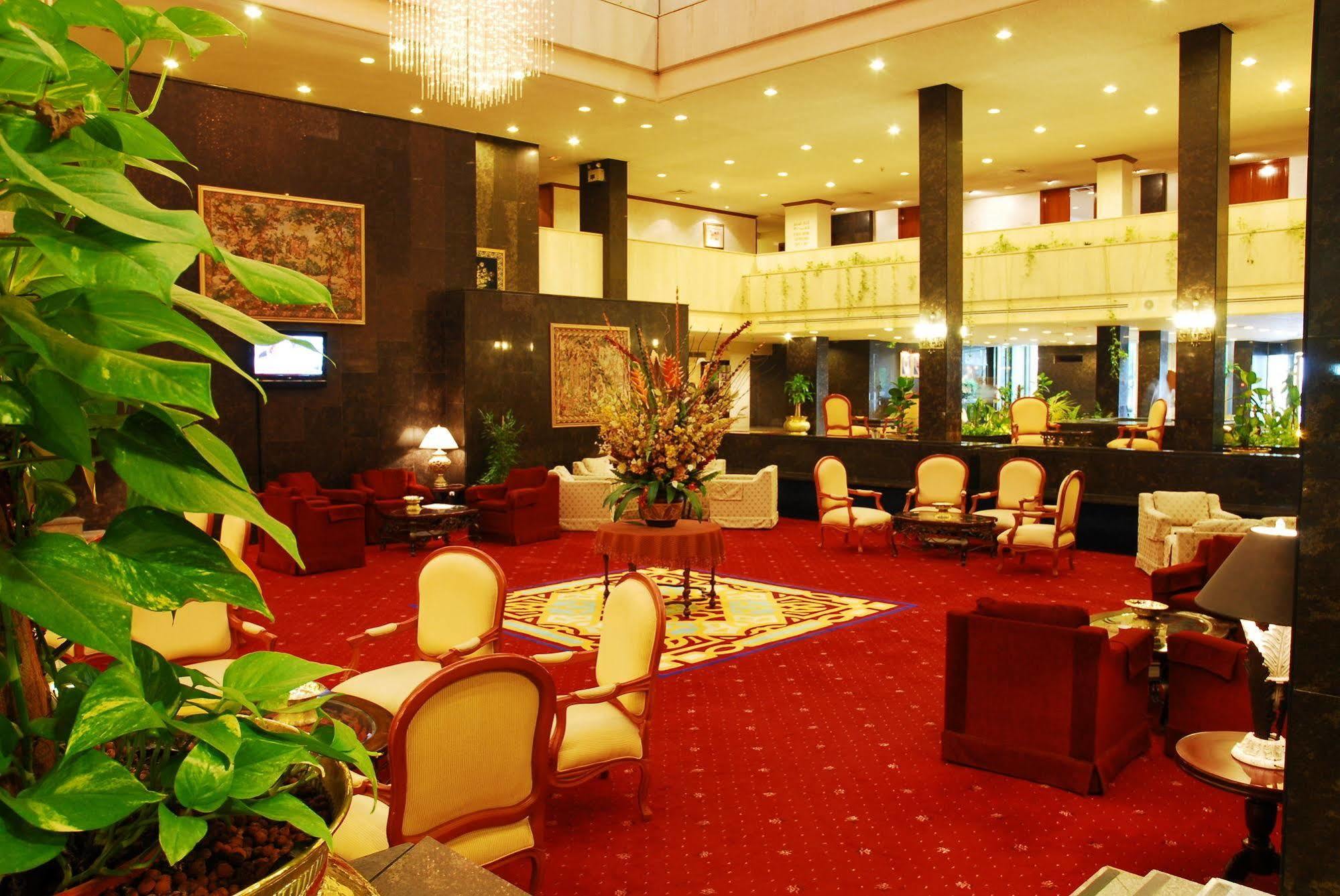 Отель Dhahran International Экстерьер фото