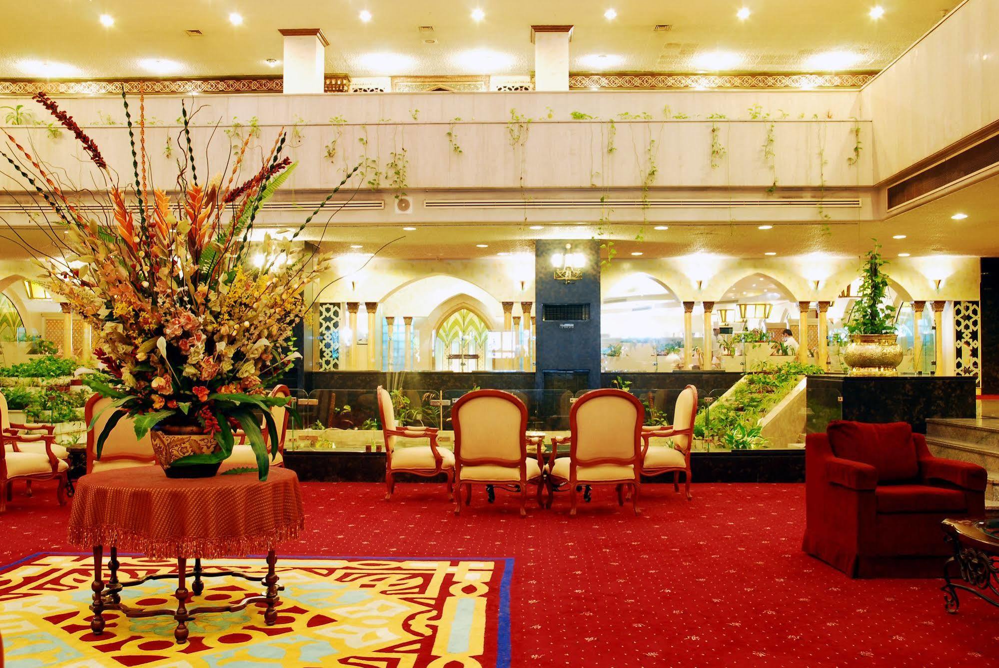 Отель Dhahran International Экстерьер фото