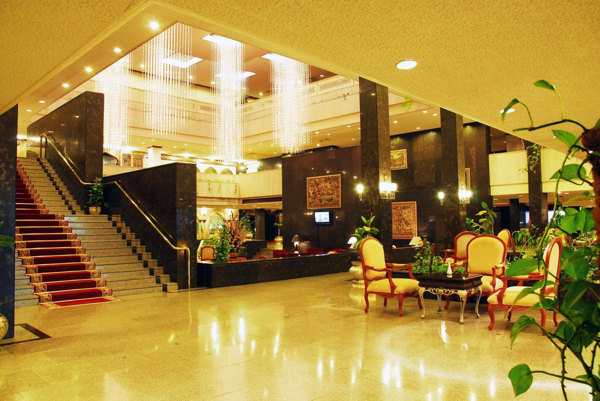 Отель Dhahran International Экстерьер фото